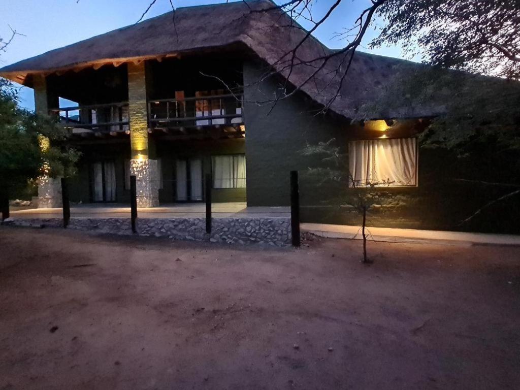 Croc Orvyll'S Kruger Lodge Marloth Park Dış mekan fotoğraf